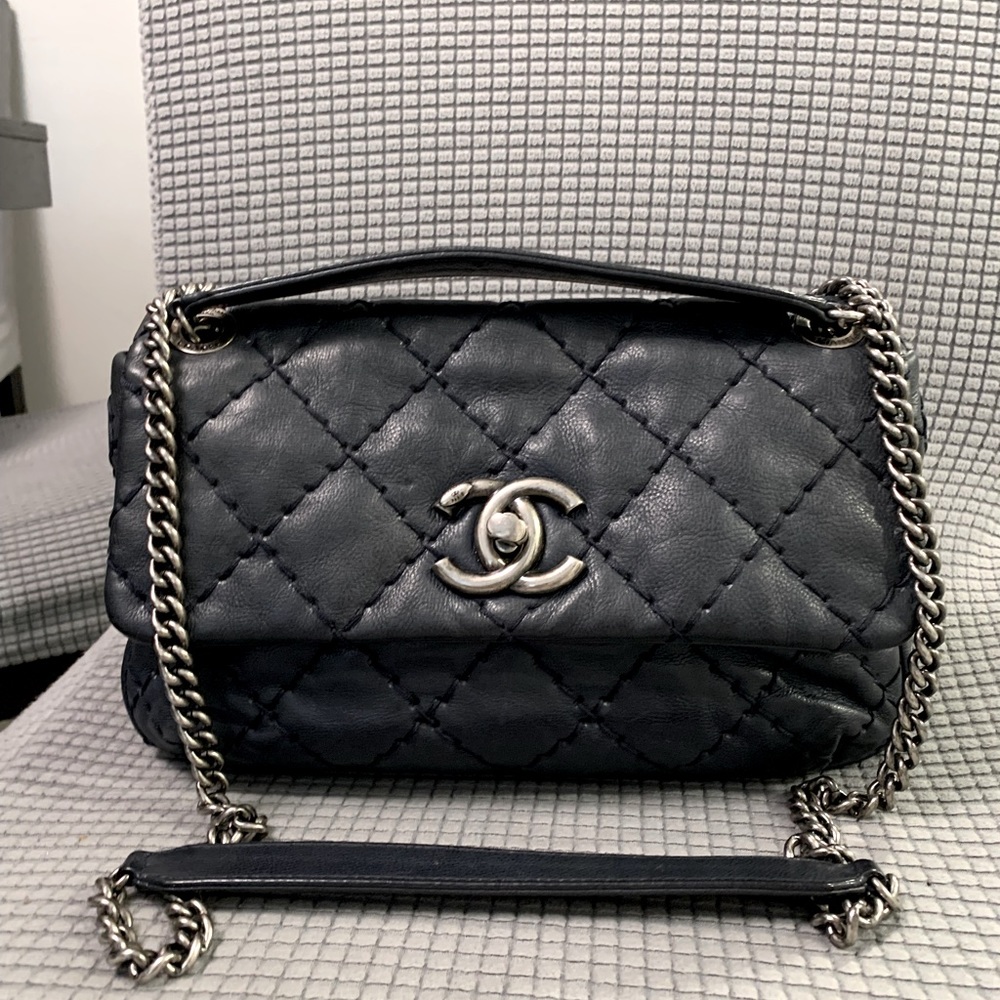 Chanel classic single flap shoulder bag❤️ - Picture 1 of 17